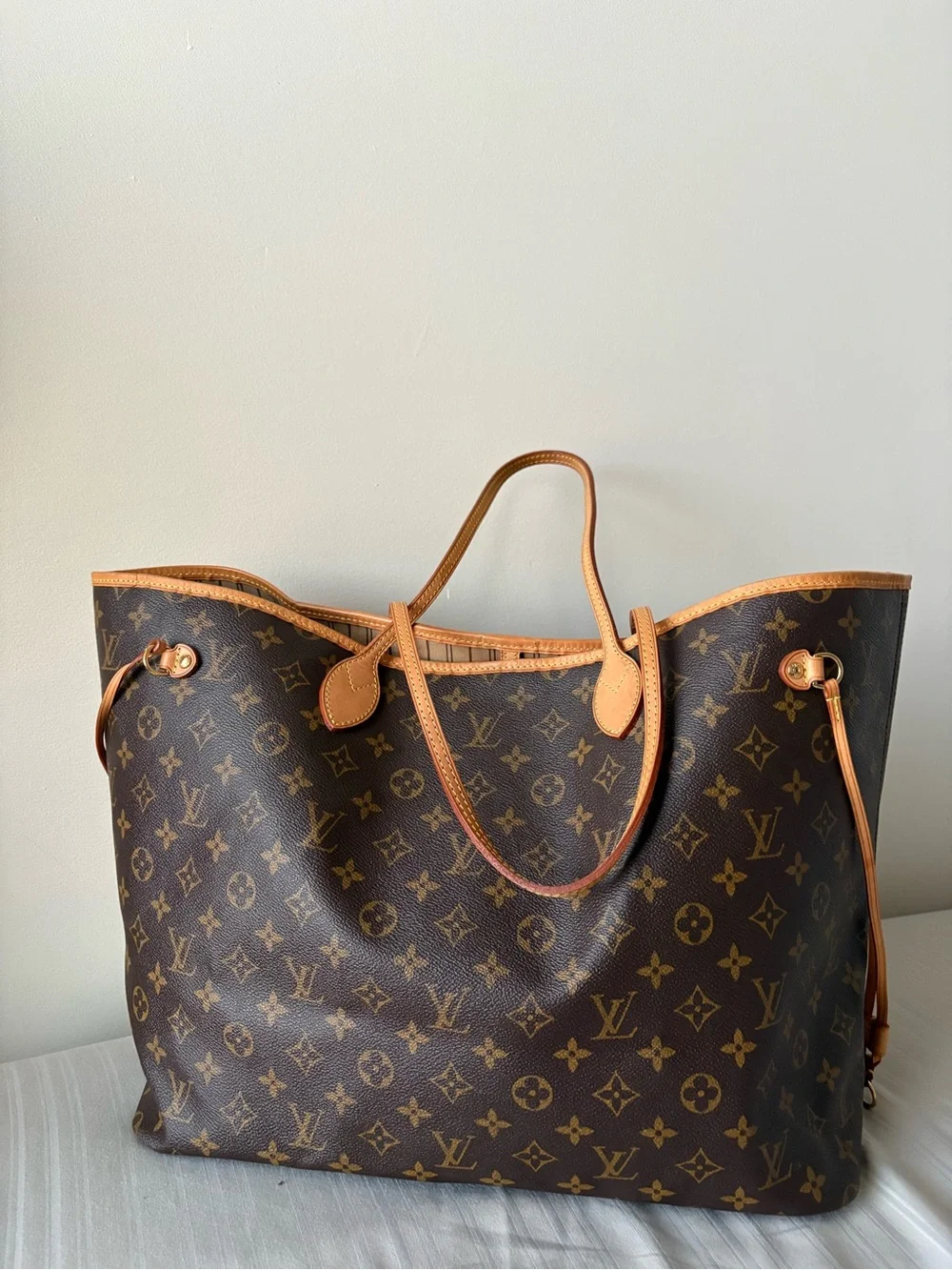 GM Louis Vuitton Monogram Canvas Tote with Vachetta Trim